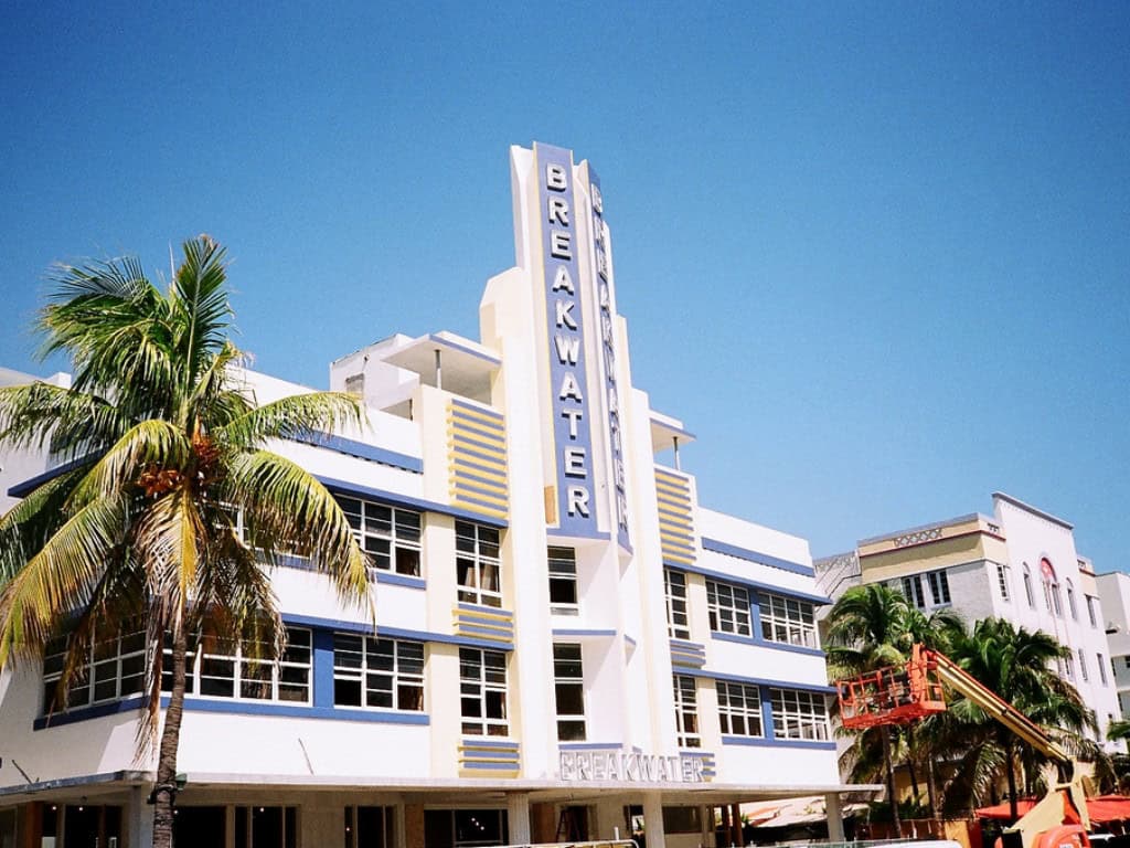 hotel breakwater