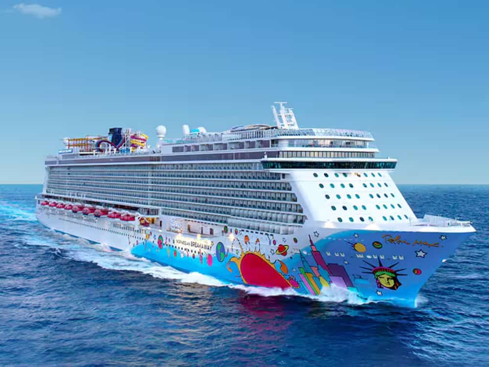 Ocean Cruise Ship
