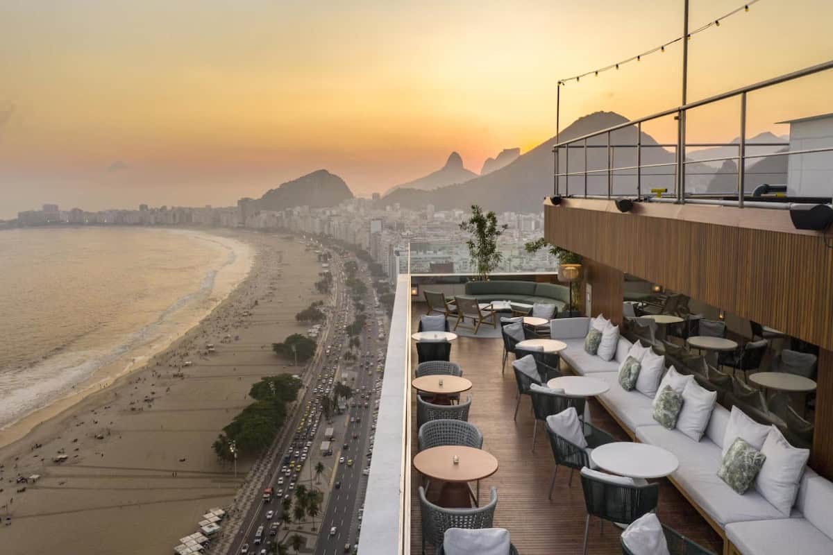 Hilton Rio de Janeiro Copacabana
An upscale beachfront hotel overlooking Copacabana Beach featuring modern accommodations, two swimming pools, multiple dining options, a full-service spa, fitness center, and convenient access to Rio de Janeiro’s major attractions.